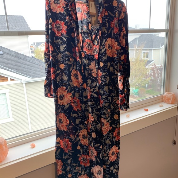 Plenty Floral Robe - Picture 8 of 8